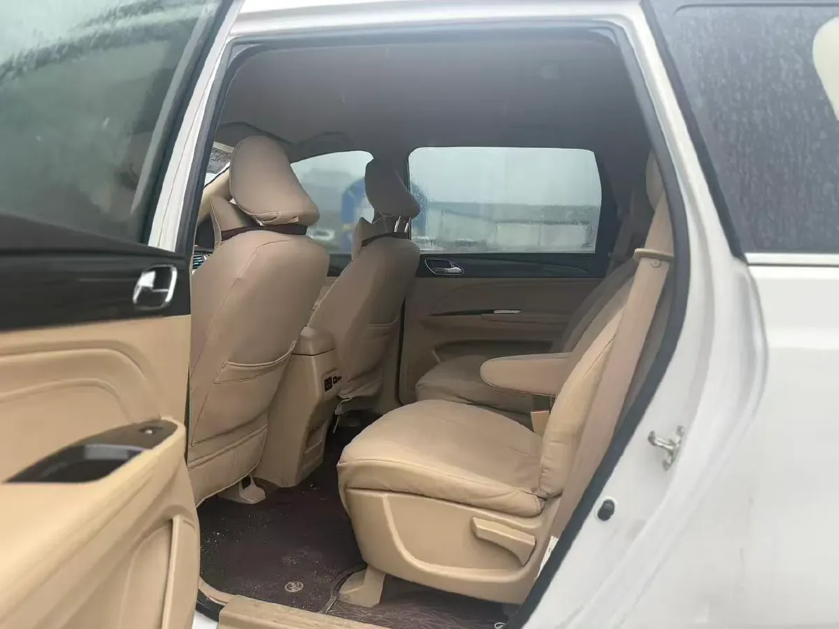 2016 BaoJun 560 1.5T 150HP L4 6MT,autocango,china used car exporter,china ev exporter,chinese used car exporter,chinese used ev exporter