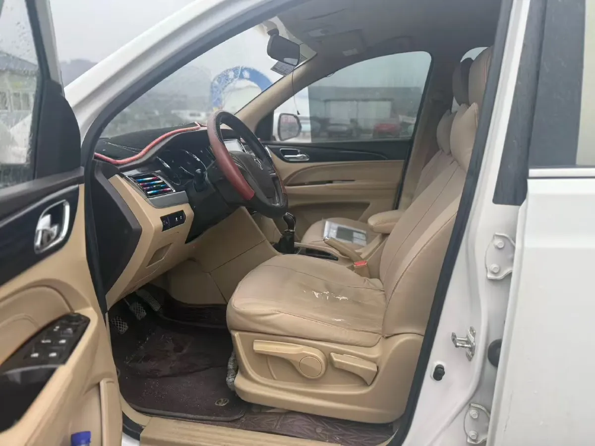 2016 BaoJun 560 1.5T 150HP L4 6MT,autocango,china used car exporter,china ev exporter,chinese used car exporter,chinese used ev exporter