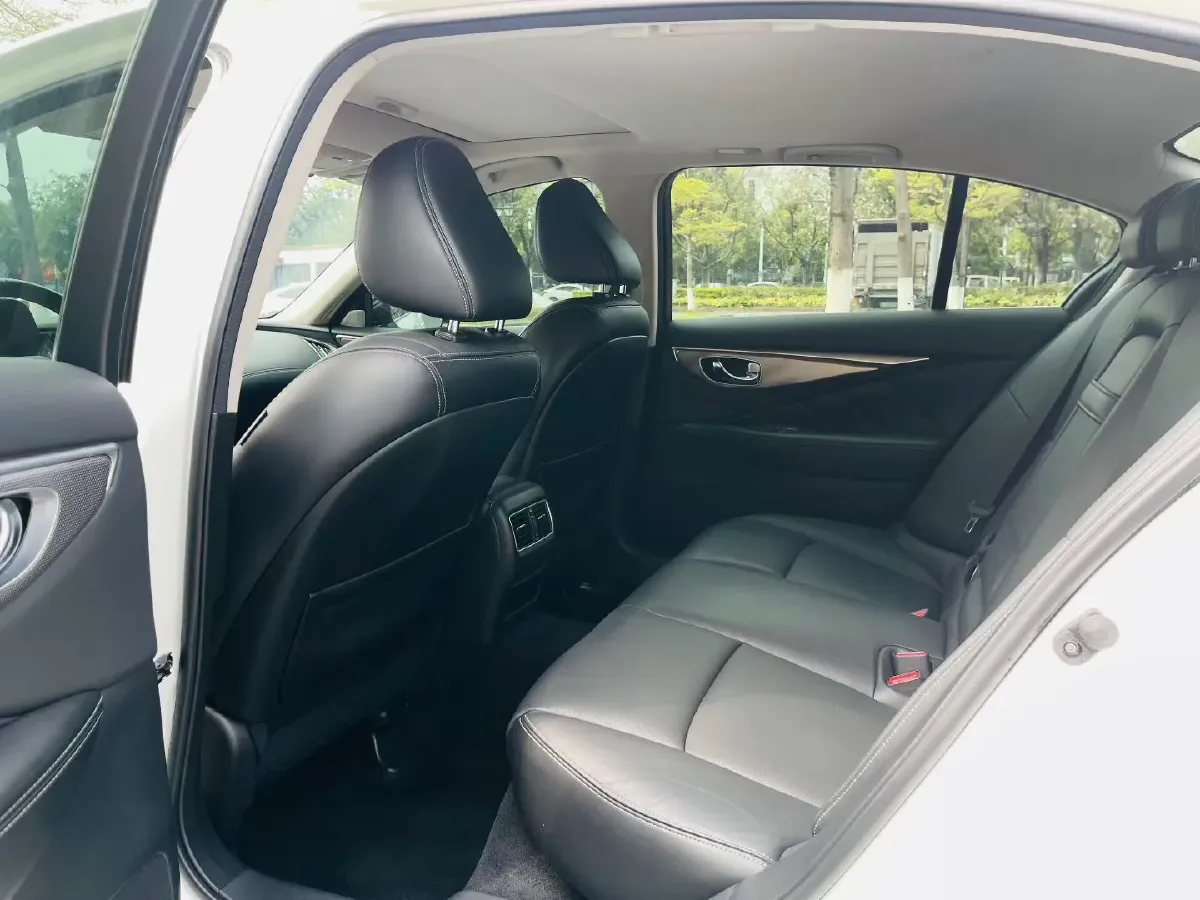 2018 Jeep Grand Commander 2.0T 265HP L4 9AT,autocango,china used car exporter,china ev exporter,chinese used car exporter,chinese used ev exporter