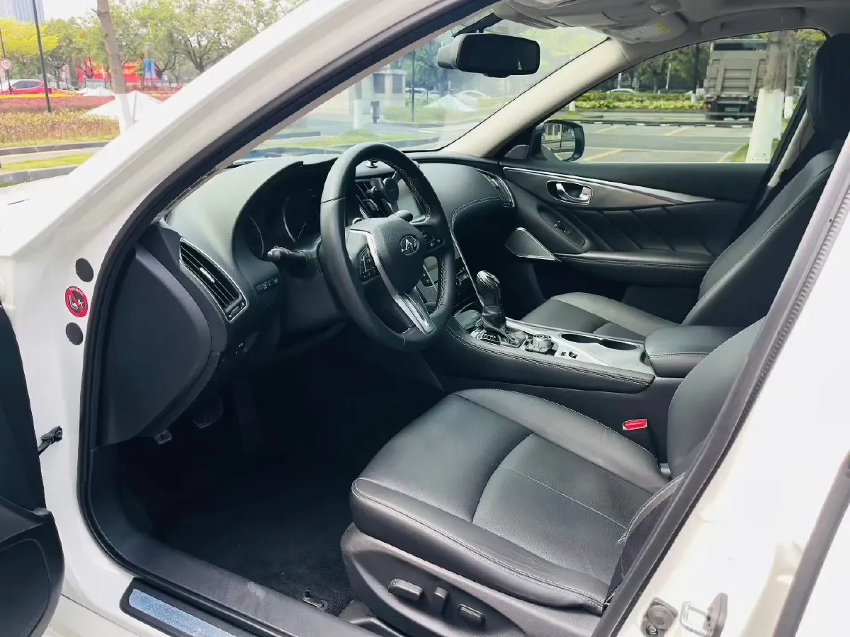 2018 Jeep Grand Commander 2.0T 265HP L4 9AT,autocango,china used car exporter,china ev exporter,chinese used car exporter,chinese used ev exporter