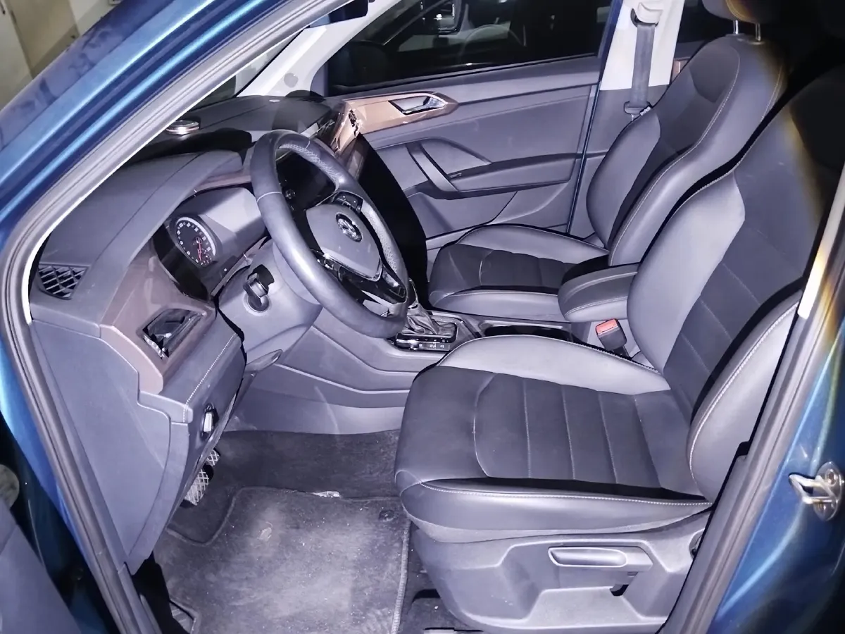 2019 MINI MINI 1.5T 102HP L3 7DCT,autocango,china used car exporter,china ev exporter,chinese used car exporter,chinese used ev exporter