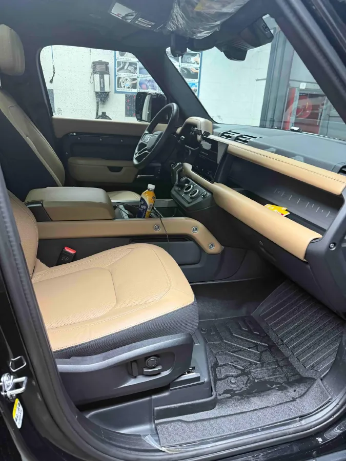 2025 Land Rover Defender 3.0T 400HP L6 8AT,autocango,china used car exporter,china ev exporter,chinese used car exporter,chinese used ev exporter