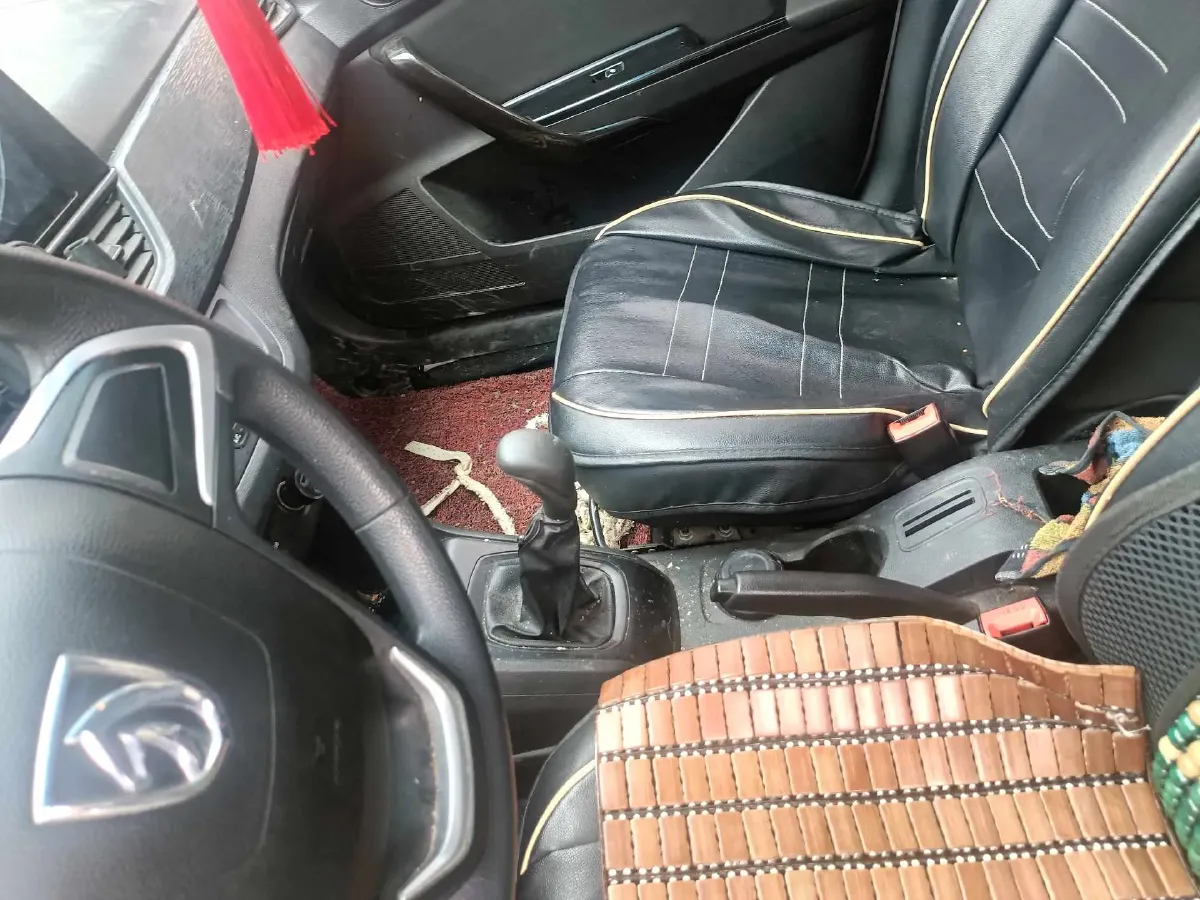 2016 BaoJun 310 1.2L 82HP L4 5MT,autocango,china used car exporter,china ev exporter,chinese used car exporter,chinese used ev exporter