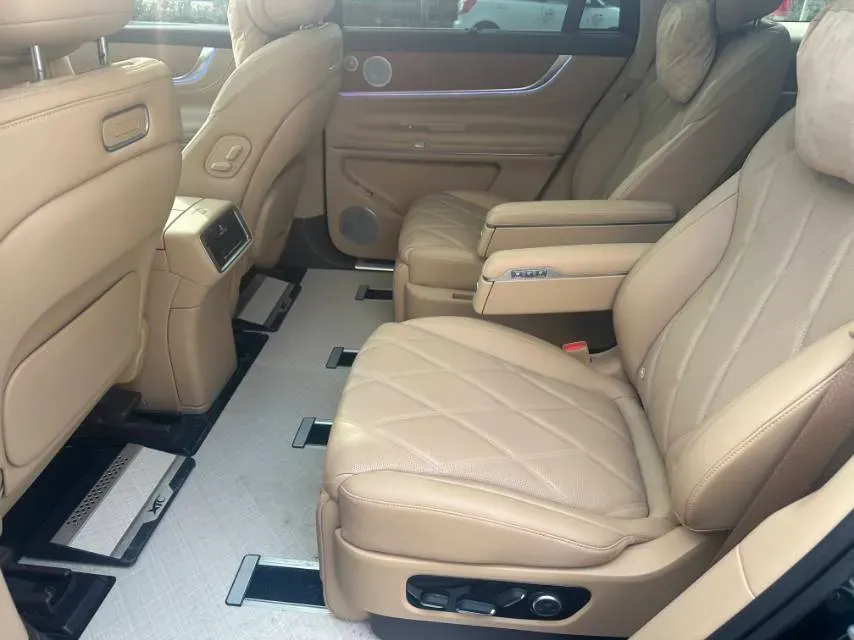 2025 AITO AITO M9 REEV 160HP REEV 52KWH,autocango,china used car exporter,china ev exporter,chinese used car exporter,chinese used ev exporter