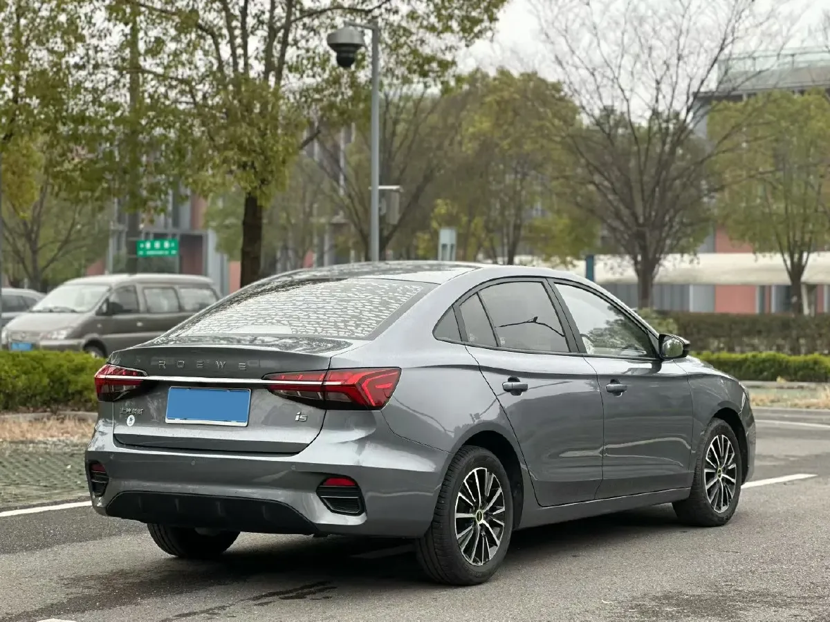 2021 Roewe i5 1.5L 120HP L4 5MT,autocango,china used car exporter,china ev exporter,chinese used car exporter,chinese used ev exporter