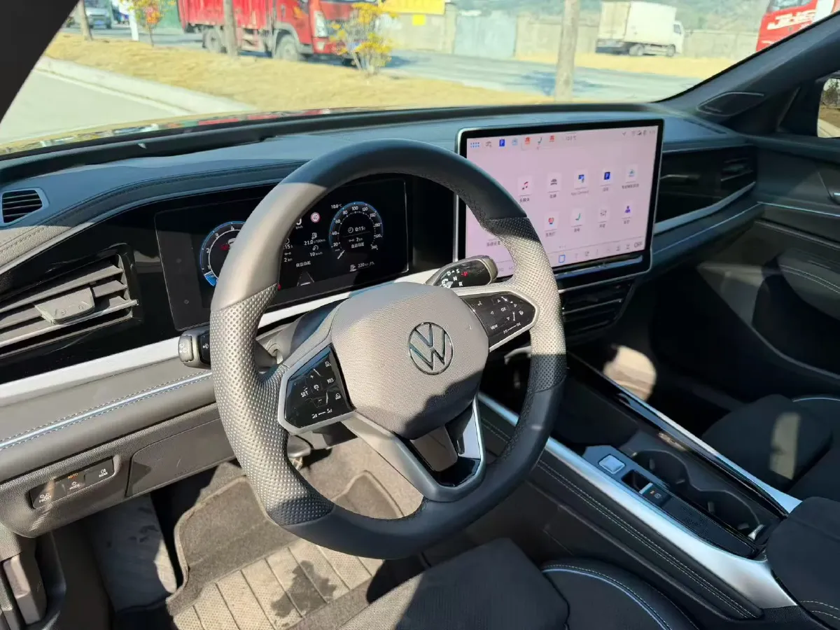 2025 Volkswagen Passat 2.0T 220HP L4 7DCT,autocango,china used car exporter,china ev exporter,chinese used car exporter,chinese used ev exporter