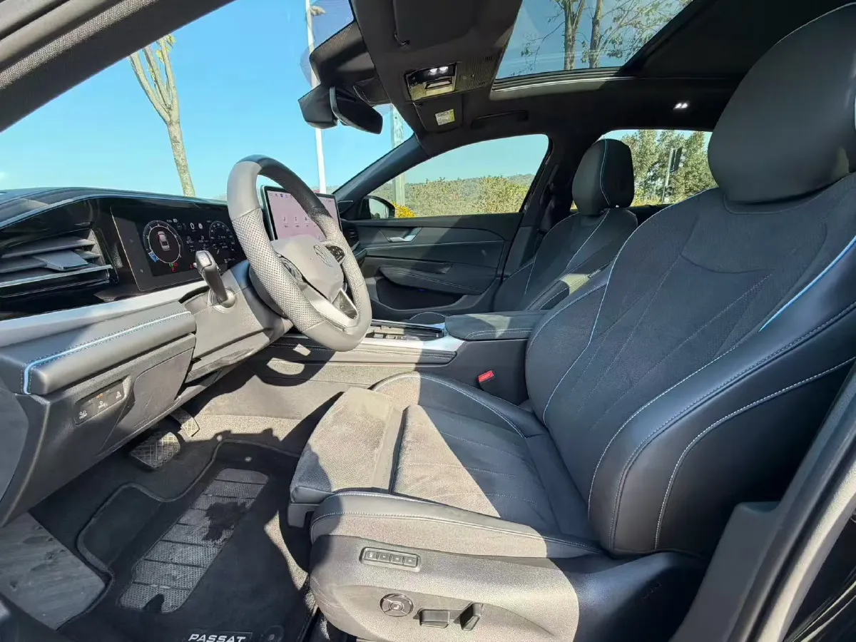 2025 Volkswagen Passat 2.0T 220HP L4 7DCT,autocango,china used car exporter,china ev exporter,chinese used car exporter,chinese used ev exporter