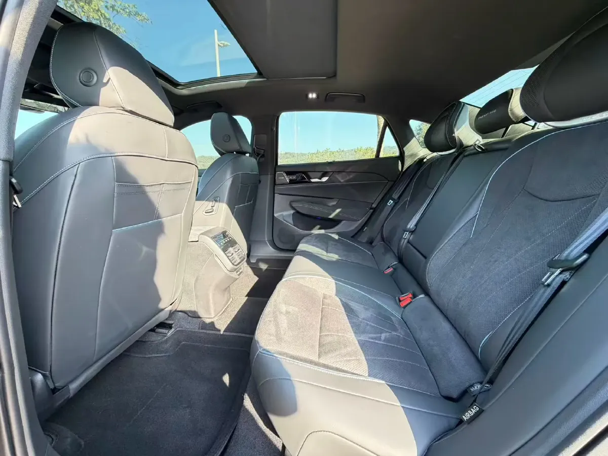 2025 Volkswagen Passat 2.0T 220HP L4 7DCT,autocango,china used car exporter,china ev exporter,chinese used car exporter,chinese used ev exporter