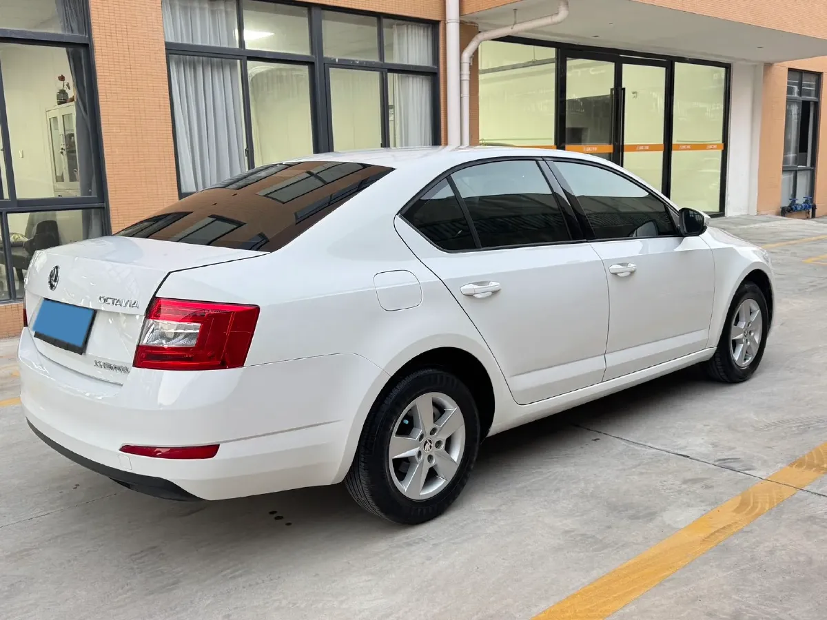 2017 Skoda Octavia 1.6L 110HP L4 6AT,autocango,china used car exporter,china ev exporter,chinese used car exporter,chinese used ev exporter