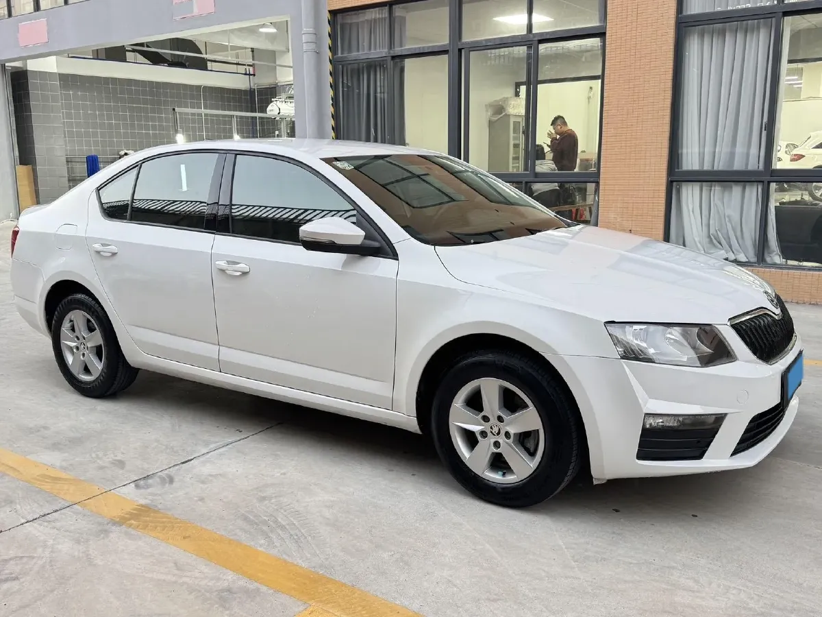 2017 Skoda Octavia 1.6L 110HP L4 6AT,autocango,china used car exporter,china ev exporter,chinese used car exporter,chinese used ev exporter