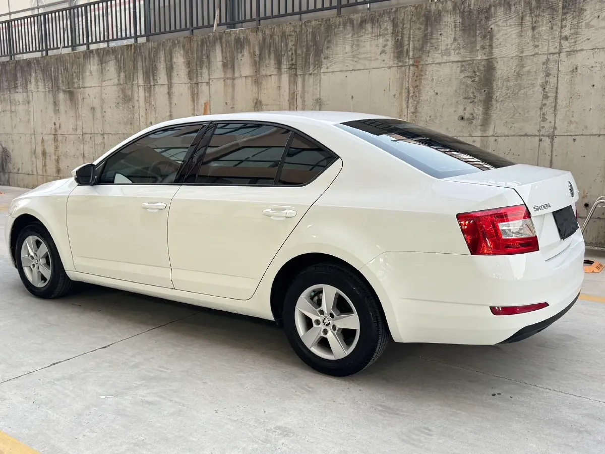 2017 Skoda Octavia 1.6L 110HP L4 6AT,autocango,china used car exporter,china ev exporter,chinese used car exporter,chinese used ev exporter