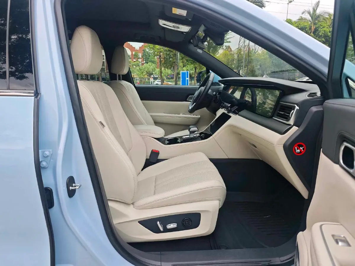 2020 Li ONE Range Extended 131HP REEV 40.5KWH,autocango,china used car exporter,china ev exporter,chinese used car exporter,chinese used ev exporter