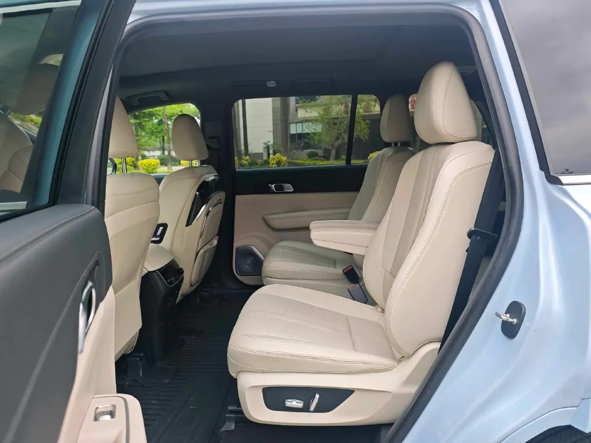 2020 Li ONE Range Extended 131HP REEV 40.5KWH,autocango,china used car exporter,china ev exporter,chinese used car exporter,chinese used ev exporter