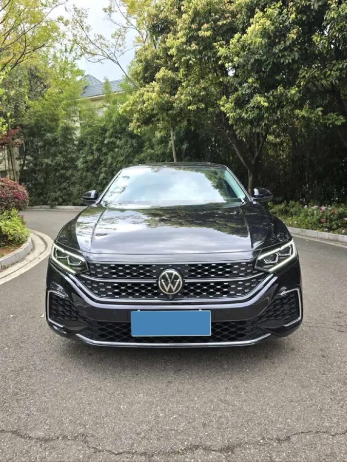 2024 Volkswagen Passat 2.0T 220HP L4 7DCT,autocango,china used car exporter,china ev exporter,chinese used car exporter,chinese used ev exporter