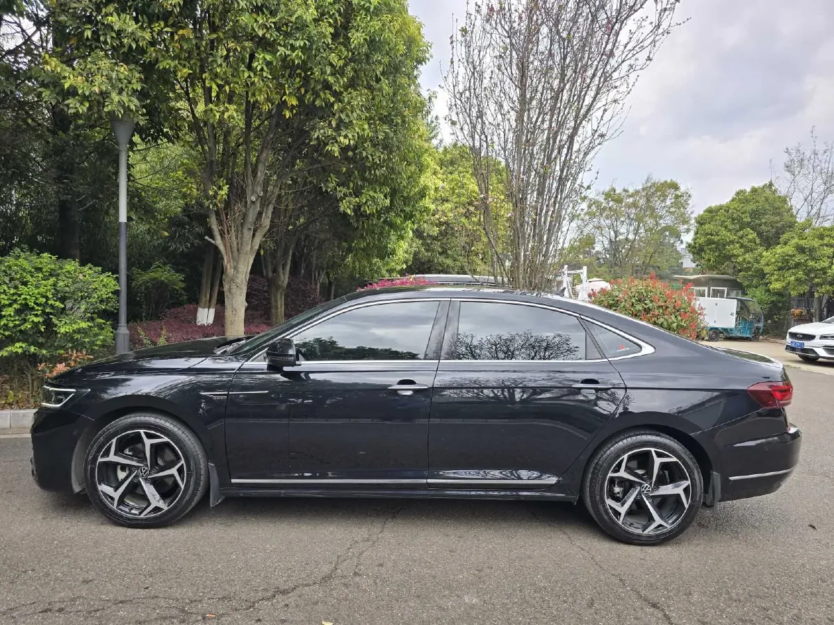 2024 Volkswagen Passat 2.0T 220HP L4 7DCT,autocango,china used car exporter,china ev exporter,chinese used car exporter,chinese used ev exporter