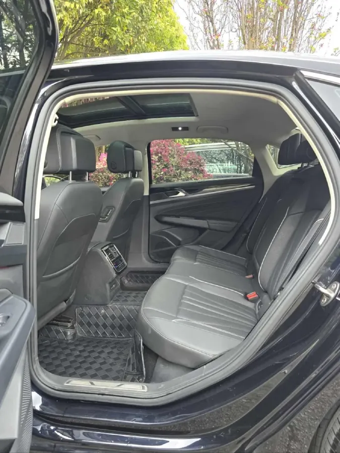 2024 Volkswagen Passat 2.0T 220HP L4 7DCT,autocango,china used car exporter,china ev exporter,chinese used car exporter,chinese used ev exporter