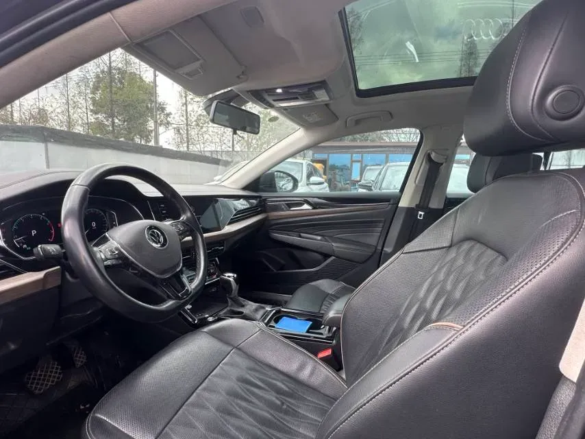 2019 Volkswagen Passat 2.0T 186HP L4 7DCT,autocango,china used car exporter,china ev exporter,chinese used car exporter,chinese used ev exporter