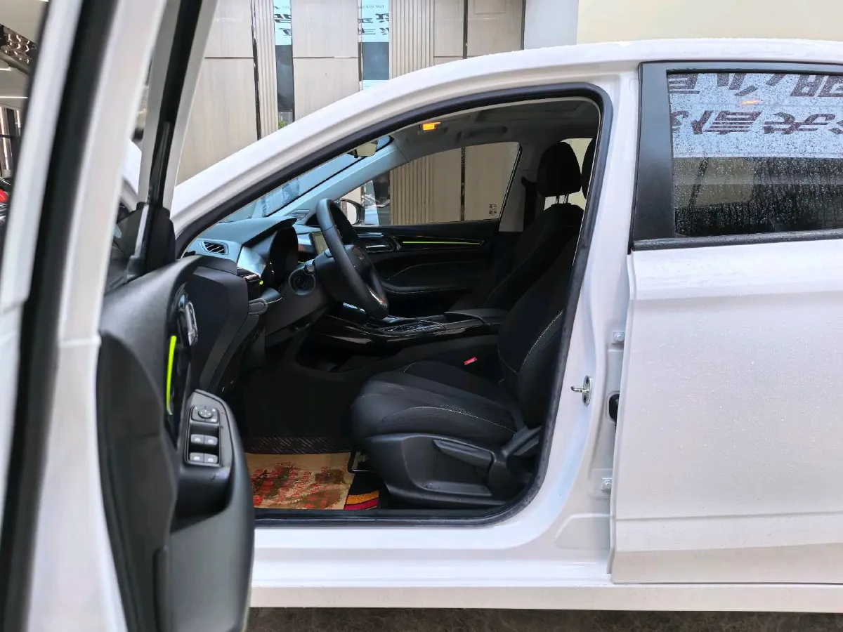 2021 Roewe i5 1.5L 120HP L4 CVT,autocango,china used car exporter,china ev exporter,chinese used car exporter,chinese used ev exporter