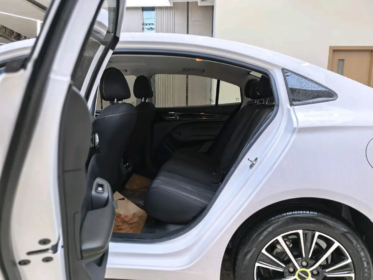 2021 Roewe i5 1.5L 120HP L4 CVT,autocango,china used car exporter,china ev exporter,chinese used car exporter,chinese used ev exporter