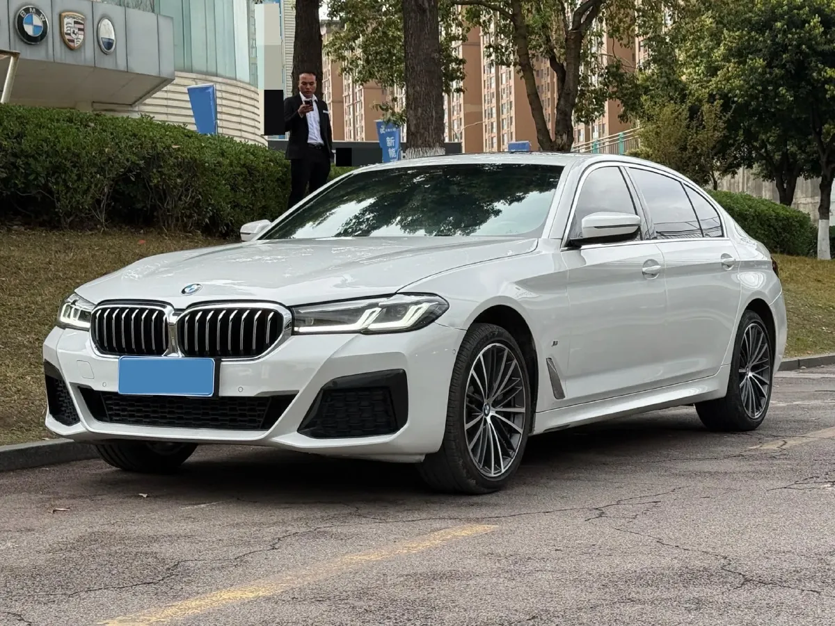 2023 BMW 5 Series 2.0T 245HP L4 8AT,autocango,china used car exporter,china ev exporter,chinese used car exporter,chinese used ev exporter