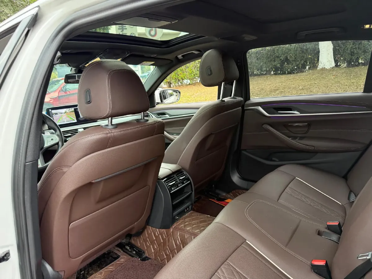 2023 BMW 5 Series 2.0T 245HP L4 8AT,autocango,china used car exporter,china ev exporter,chinese used car exporter,chinese used ev exporter