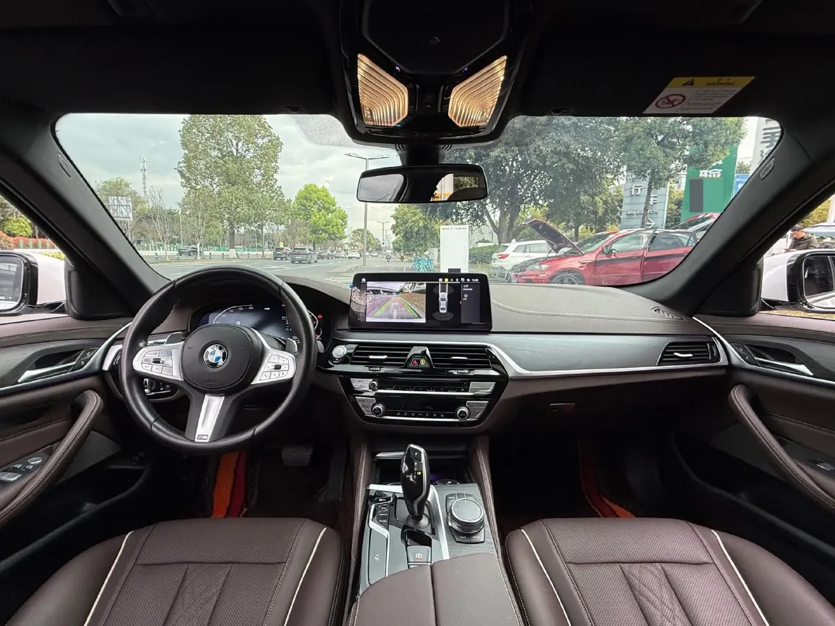 2023 BMW 5 Series 2.0T 245HP L4 8AT,autocango,china used car exporter,china ev exporter,chinese used car exporter,chinese used ev exporter