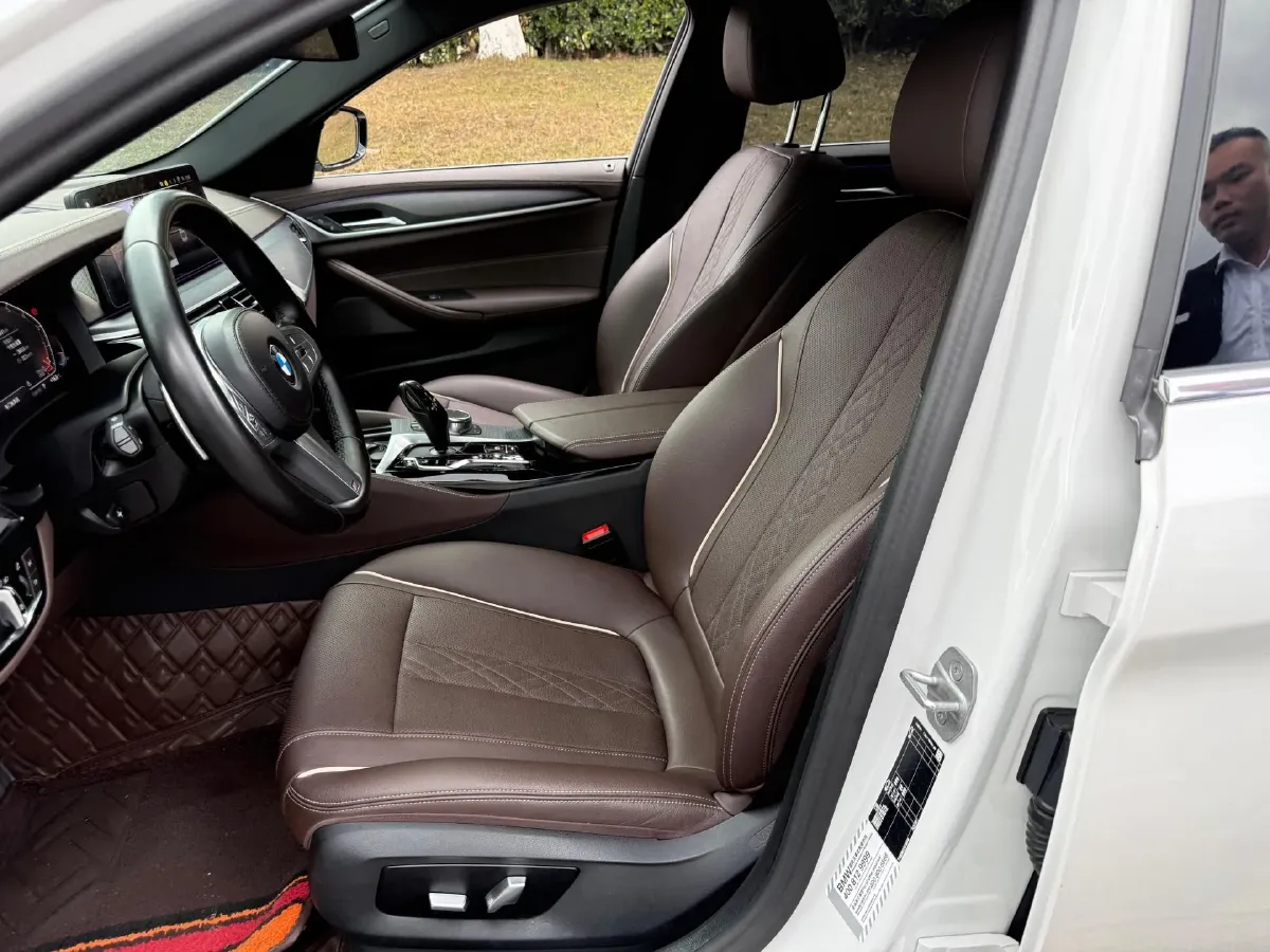 2023 BMW 5 Series 2.0T 245HP L4 8AT,autocango,china used car exporter,china ev exporter,chinese used car exporter,chinese used ev exporter