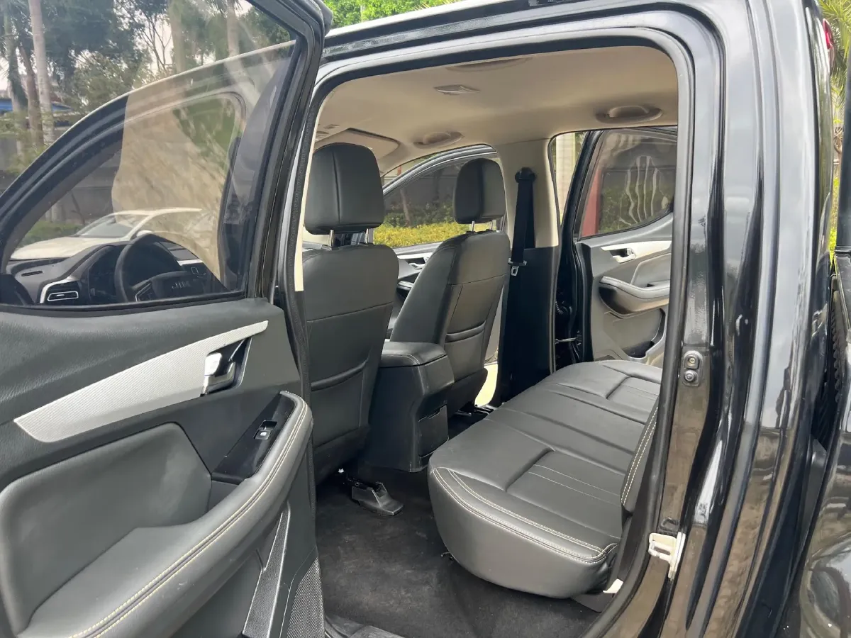 2022 Isuzu RE-MAX Jim 2.8T 120HP L4 5MT,autocango,china used car exporter,china ev exporter,chinese used car exporter,chinese used ev exporter