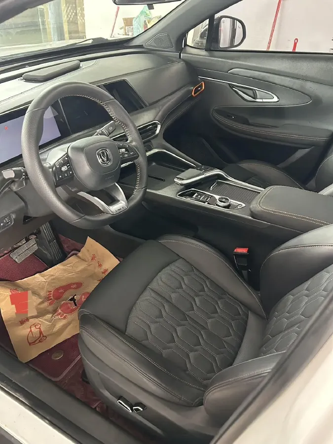 2022 ChangAn UNI-T 2.0T 233HP L4 8AT,autocango,china used car exporter,china ev exporter,chinese used car exporter,chinese used ev exporter