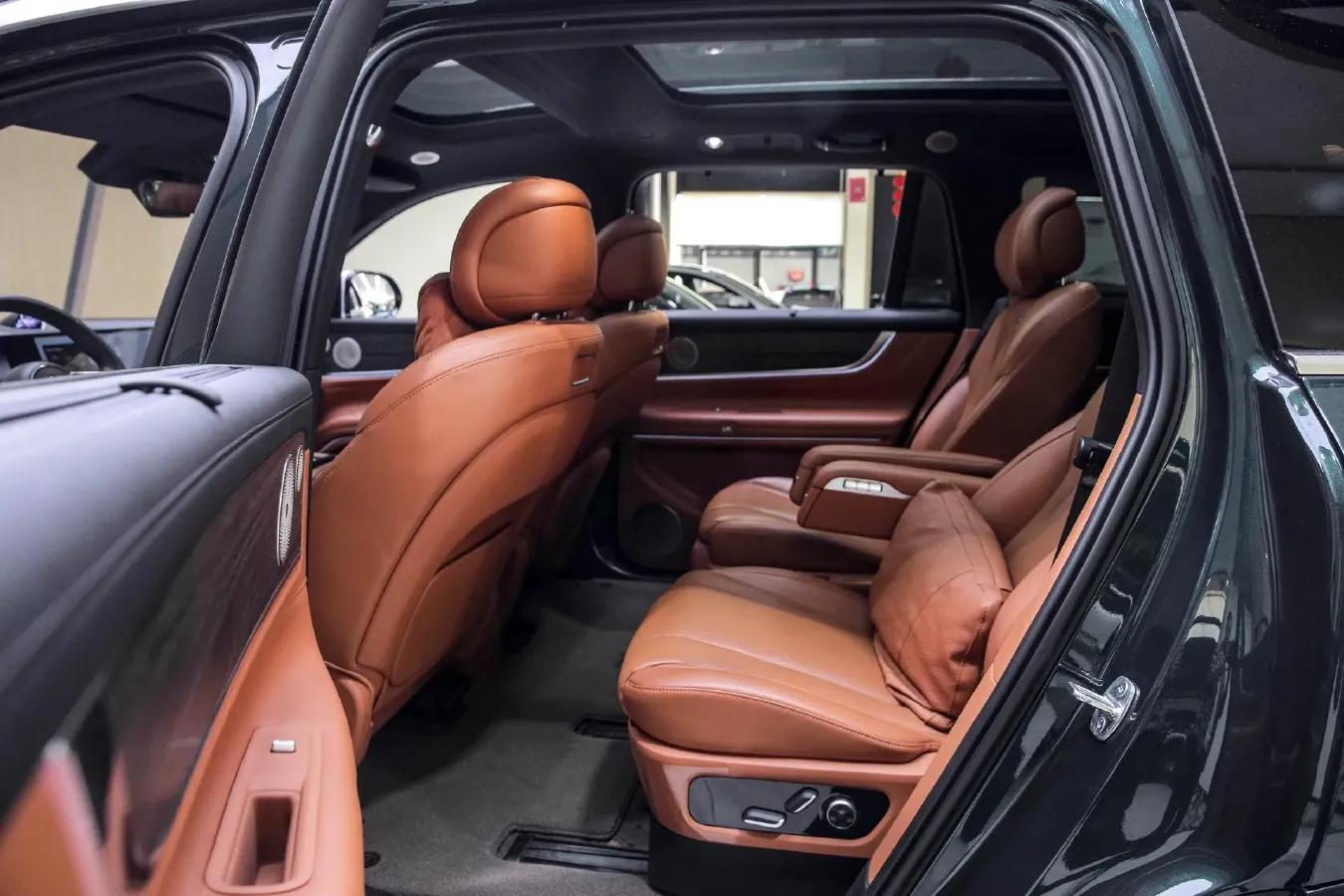 2024 AITO AITO M9 1.5T 152HP L4 REEV 42KWH,autocango,china used car exporter,china ev exporter,chinese used car exporter,chinese used ev exporter