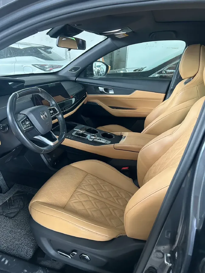 2021 ChangAn UNI-K 2.0T 233HP L4 8AT,autocango,china used car exporter,china ev exporter,chinese used car exporter,chinese used ev exporter