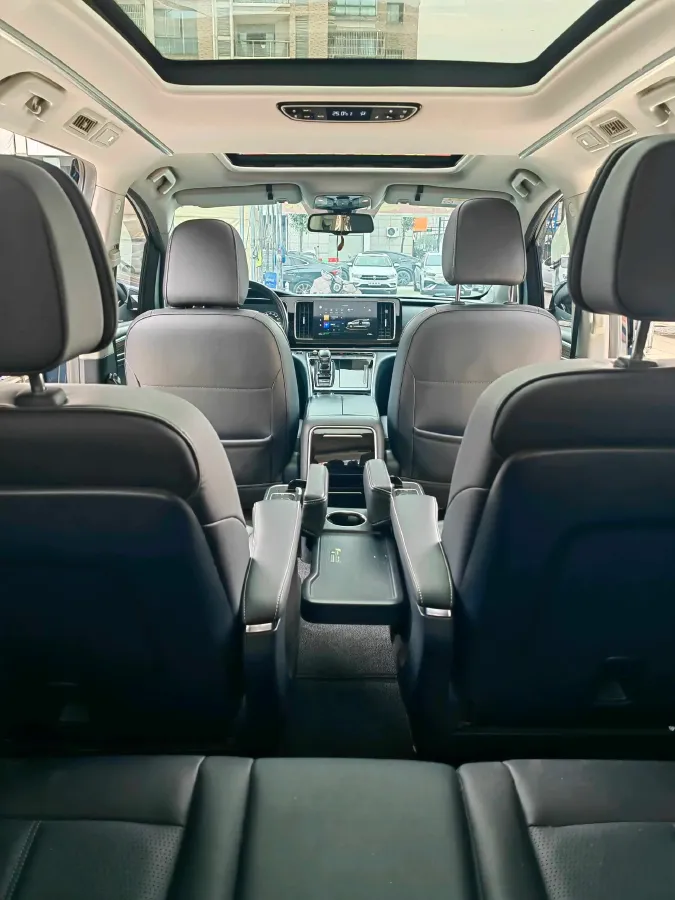 2021 GAC Trumpchi M8 2.0T 252HP L4 8AT,autocango,china used car exporter,china ev exporter,chinese used car exporter,chinese used ev exporter