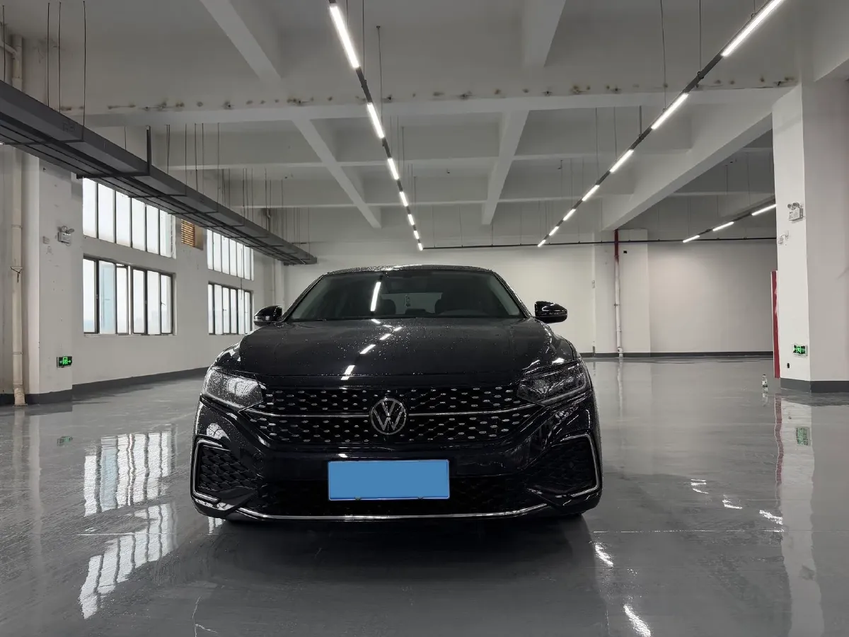2024 Volkswagen Passat 2.0T 186HP L4 7DCT,autocango,china used car exporter,china ev exporter,chinese used car exporter,chinese used ev exporter