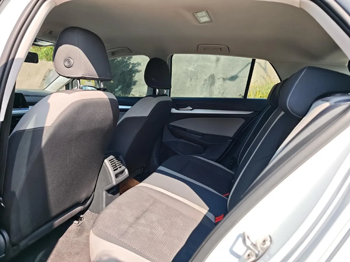 2023 Volkswagen Golf 1.2T 116HP L4 7DCT,autocango,china used car exporter,china ev exporter,chinese used car exporter,chinese used ev exporter