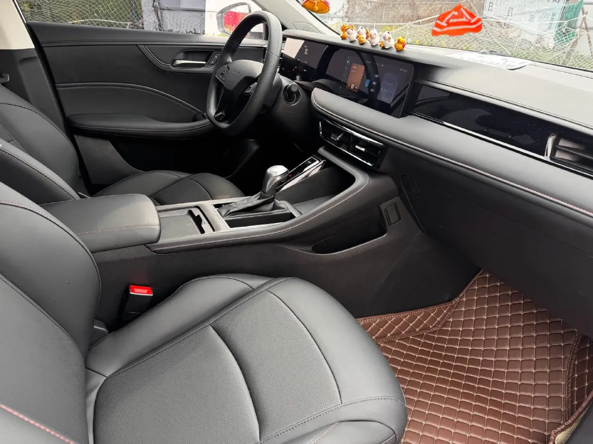 2023 Roewe i5 1.5L 129HP L4 CVT,autocango,china used car exporter,china ev exporter,chinese used car exporter,chinese used ev exporter