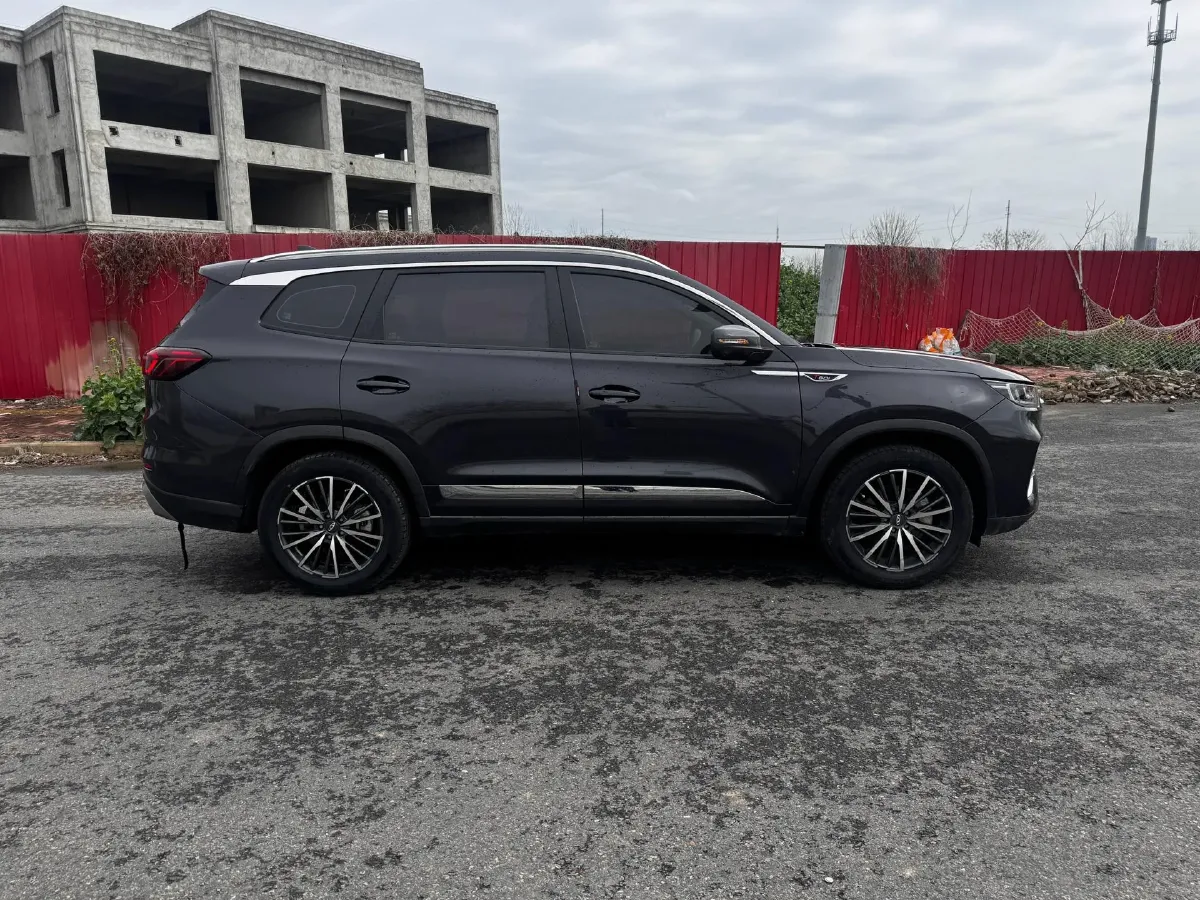 2022 ChangAn CS75 Plus 1.5T 178HP L4 6AT,autocango,china used car exporter,china ev exporter,chinese used car exporter,chinese used ev exporter