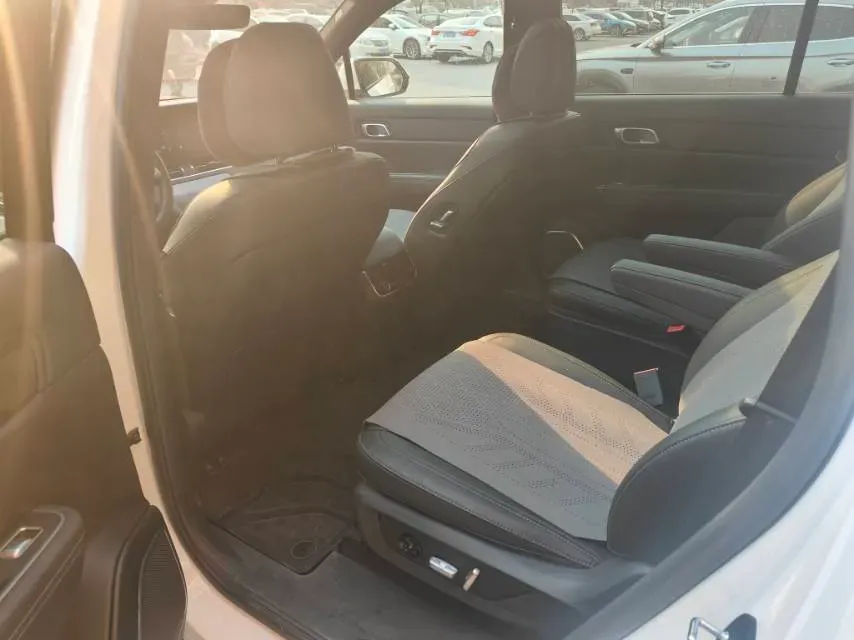 2021 Li ONE Range Extended 131HP REEV 40.5KWH,autocango,china used car exporter,china ev exporter,chinese used car exporter,chinese used ev exporter