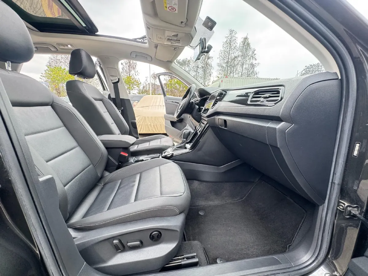 2022 Volkswagen T-Roc 1.4T 150HP L4 7DCT,autocango,china used car exporter,china ev exporter,chinese used car exporter,chinese used ev exporter