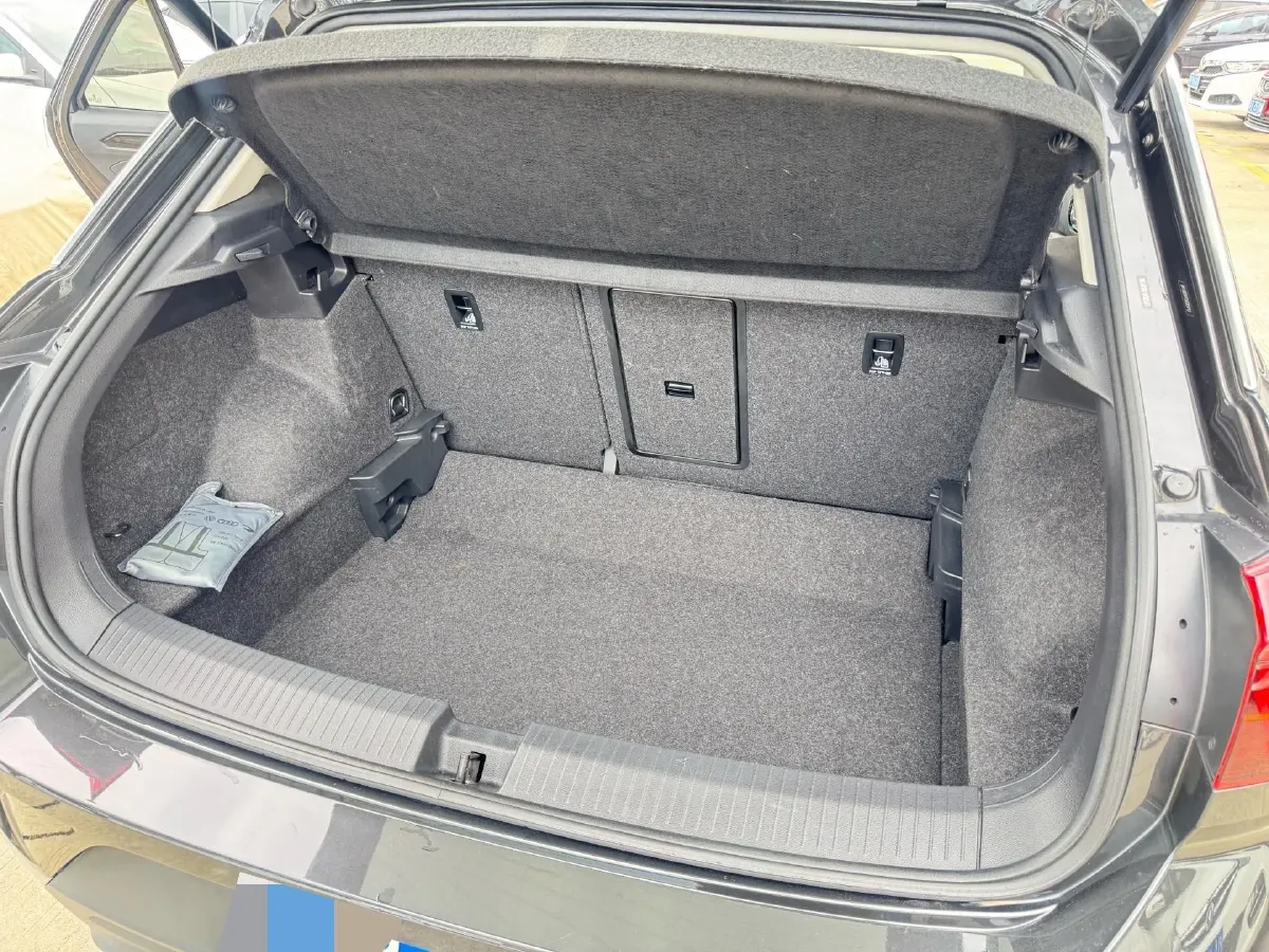 2022 Volkswagen T-Roc 1.4T 150HP L4 7DCT,autocango,china used car exporter,china ev exporter,chinese used car exporter,chinese used ev exporter