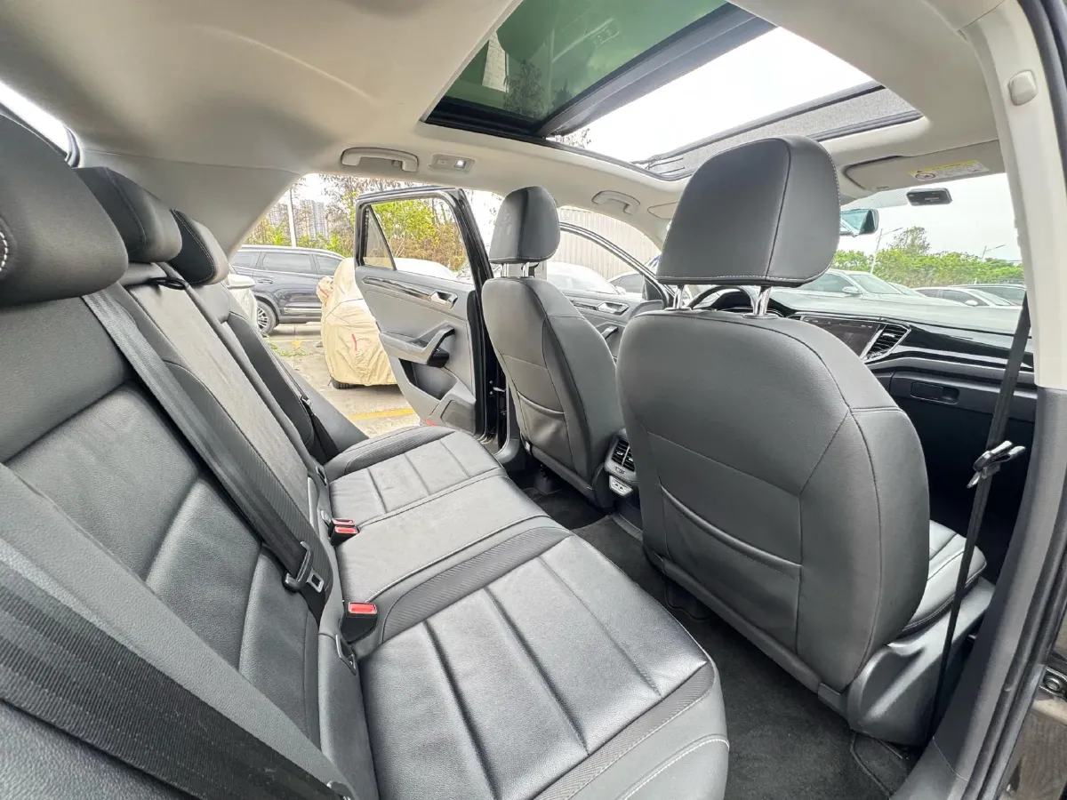 2022 Volkswagen T-Roc 1.4T 150HP L4 7DCT,autocango,china used car exporter,china ev exporter,chinese used car exporter,chinese used ev exporter