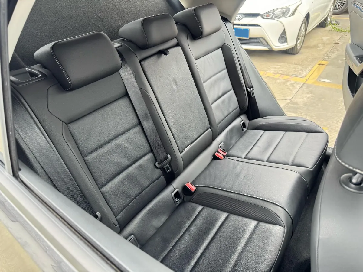 2022 Volkswagen T-Roc 1.4T 150HP L4 7DCT,autocango,china used car exporter,china ev exporter,chinese used car exporter,chinese used ev exporter