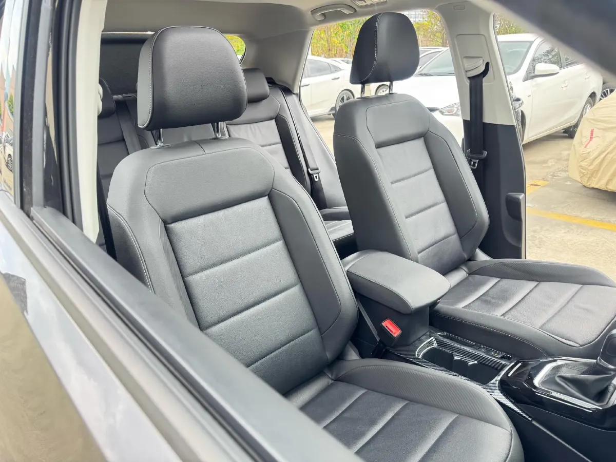 2022 Volkswagen T-Roc 1.4T 150HP L4 7DCT,autocango,china used car exporter,china ev exporter,chinese used car exporter,chinese used ev exporter