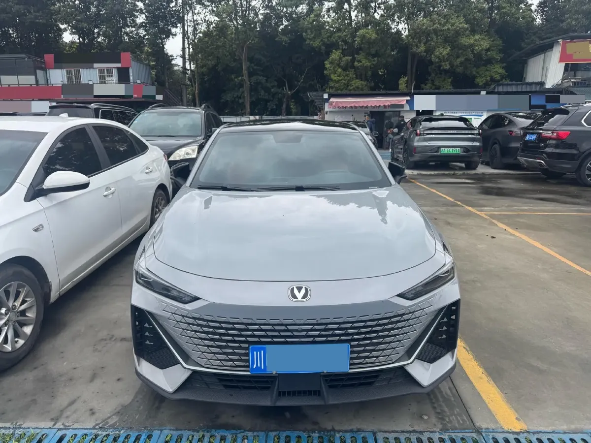 2022 ChangAn UNI-V 1.5T 188HP L4 7DCT,autocango,china used car exporter,china ev exporter,chinese used car exporter,chinese used ev exporter