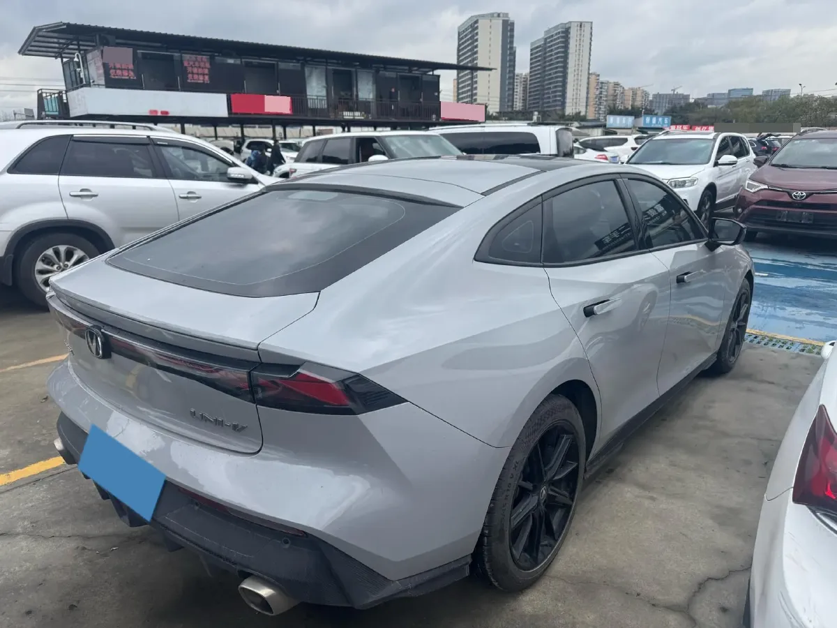 2022 ChangAn UNI-V 1.5T 188HP L4 7DCT,autocango,china used car exporter,china ev exporter,chinese used car exporter,chinese used ev exporter