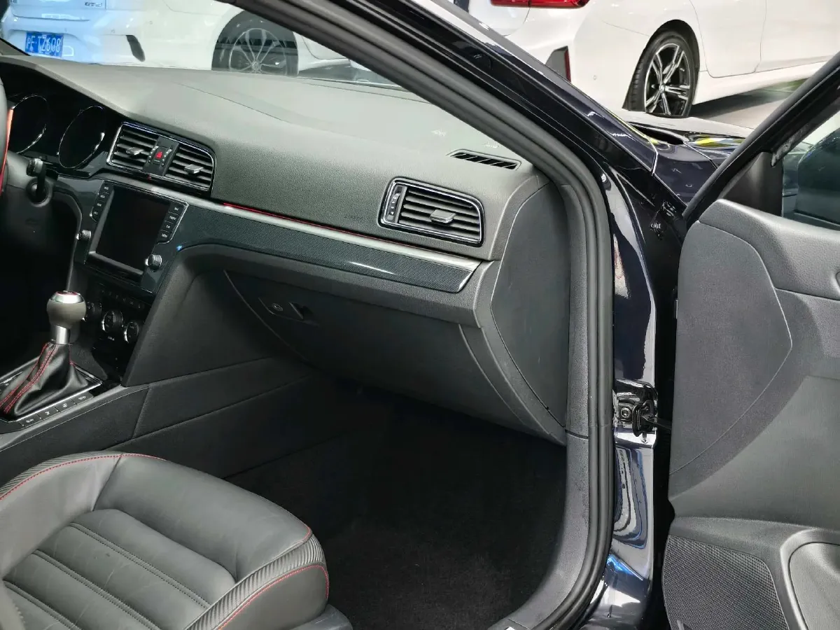 2017 Volkswagen Lamando 2.0T 220HP L4 7DCT,autocango,china used car exporter,china ev exporter,chinese used car exporter,chinese used ev exporter