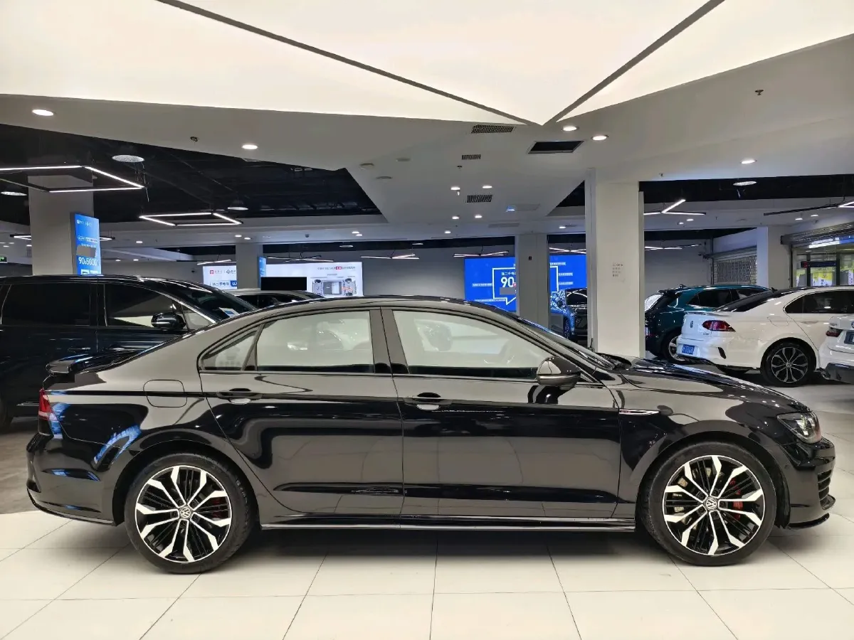 2017 Volkswagen Lamando 2.0T 220HP L4 7DCT,autocango,china used car exporter,china ev exporter,chinese used car exporter,chinese used ev exporter