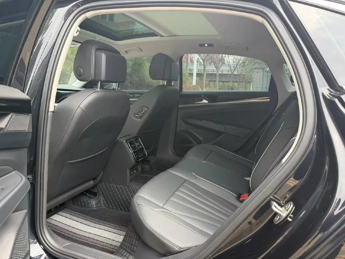 2024 Volkswagen Passat 2.0T 220HP L4 7DCT,autocango,china used car exporter,china ev exporter,chinese used car exporter,chinese used ev exporter