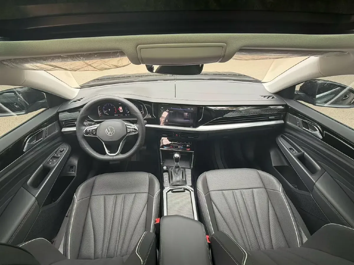 2024 Volkswagen Passat 2.0T 220HP L4 7DCT,autocango,china used car exporter,china ev exporter,chinese used car exporter,chinese used ev exporter