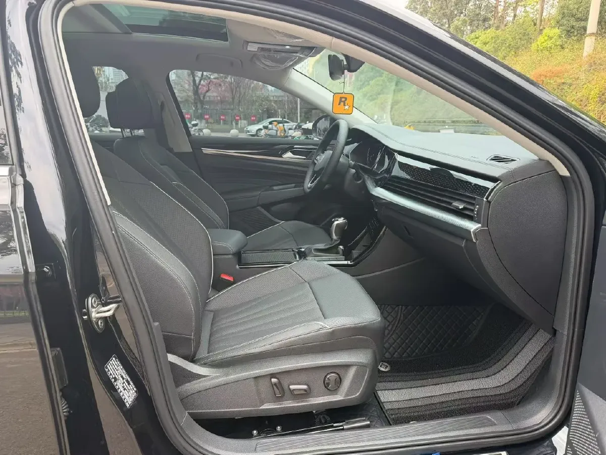 2024 Volkswagen Passat 2.0T 220HP L4 7DCT,autocango,china used car exporter,china ev exporter,chinese used car exporter,chinese used ev exporter