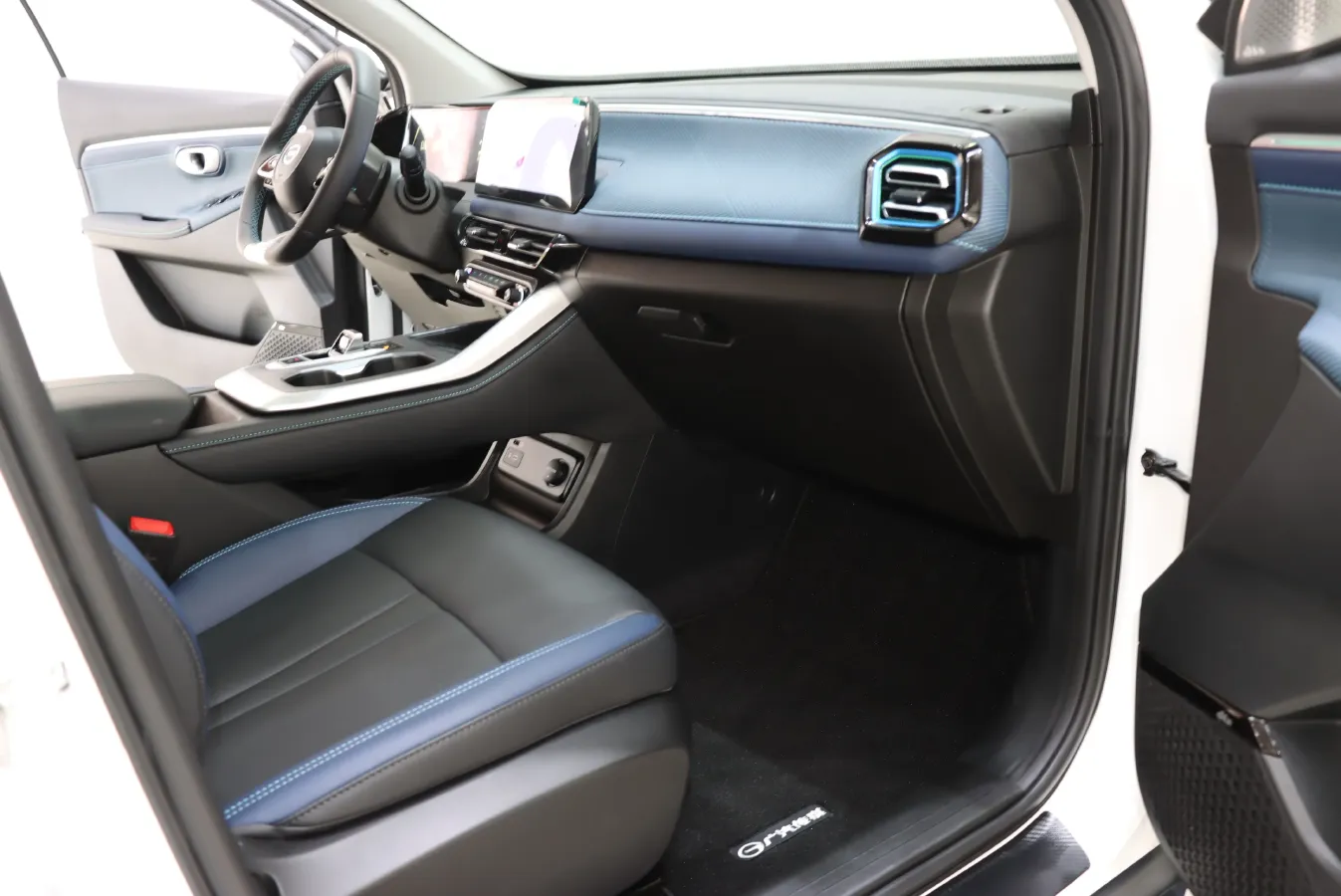 2023 GAC Trumpchi GS3 1.5T 177HP L4 7DCT,autocango,china used car exporter,china ev exporter,chinese used car exporter,chinese used ev exporter